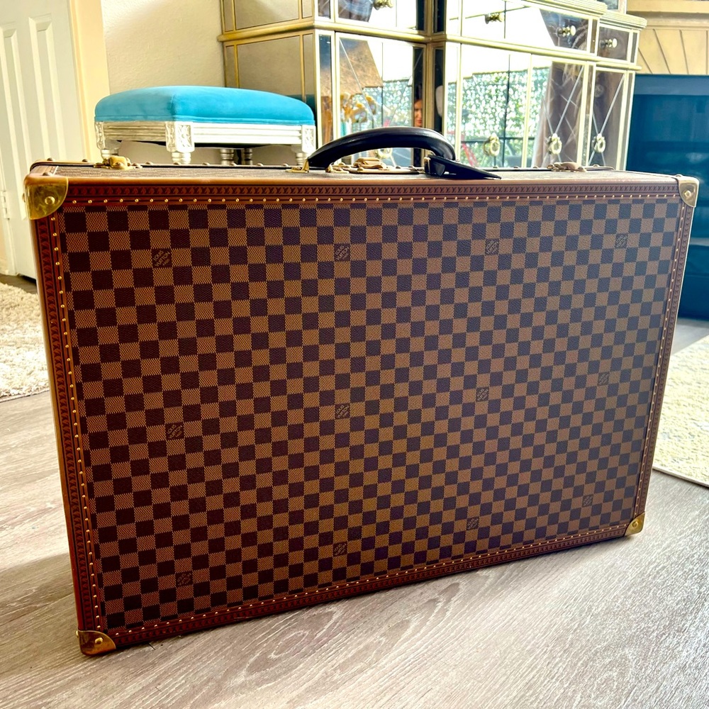 🎉🎉Authentic Louis Vuitton Trunk 🎉🎉
